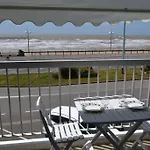 Vue Les Pieds Dans L'eau דירה